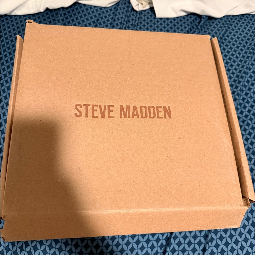 Steve Madden Tan Cardboard Box